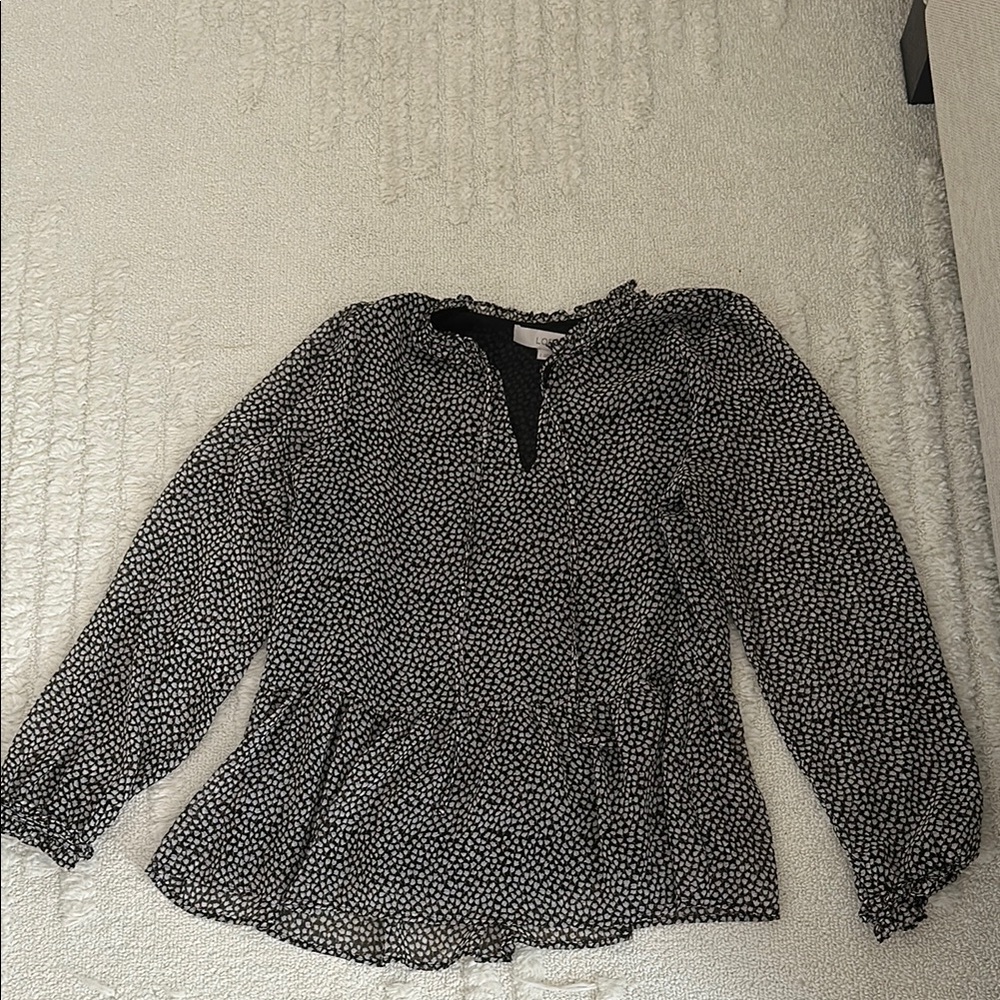Women's Black and White Floral blouse. Size small.